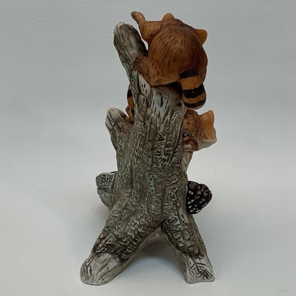 Vintage Masterpiece Porcelain Homco Raccoons on Trunk 7 3/4" high - Picture 4 of 7